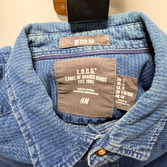H&M LOGG small indigo button down - Picture 3 of 6